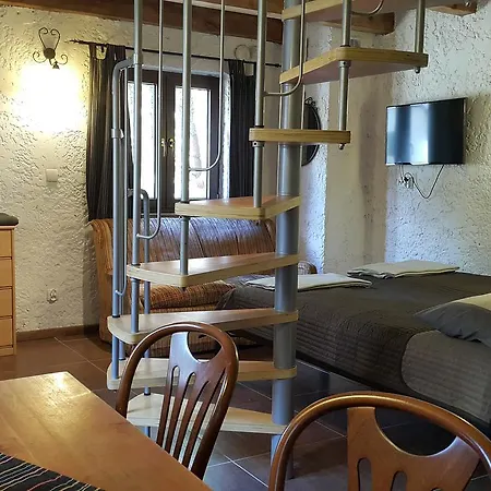 Osada Pod Czerwonym Dębem