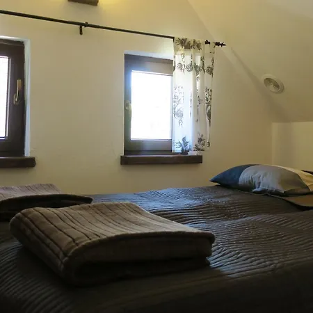 Osada Pod Czerwonym Debem - Czarny Mlyn