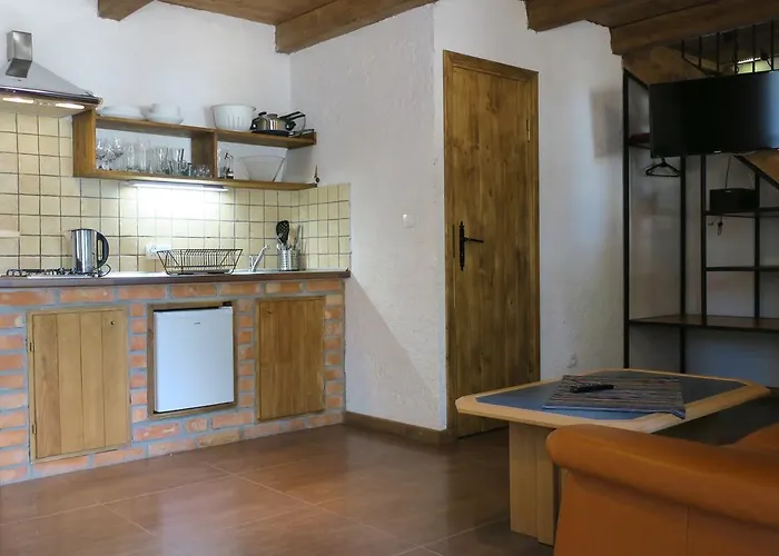 Osada Pod Czerwonym Debem - Czarny Mlyn * Jastrzębia Góra