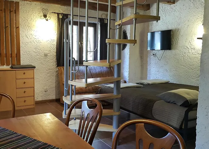 Osada Pod Czerwonym Debem - Czarny Mlyn