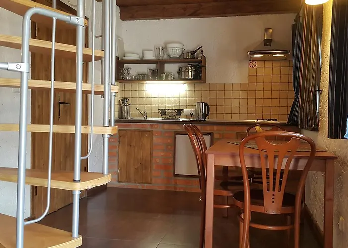 Osada Pod Czerwonym Debem - Czarny Mlyn * Jastrzębia Góra