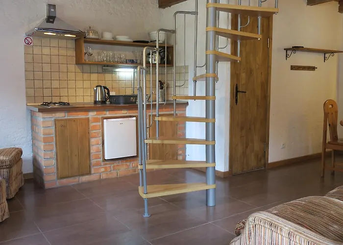 Osada Pod Czerwonym Debem - Czarny Mlyn * Jastrzębia Góra