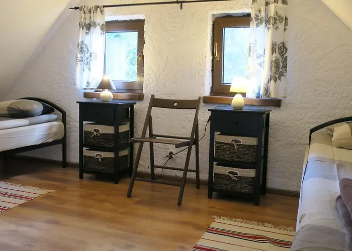 Osada Pod Czerwonym Debem - Czarny Mlyn Chata Jastrzębia Góra