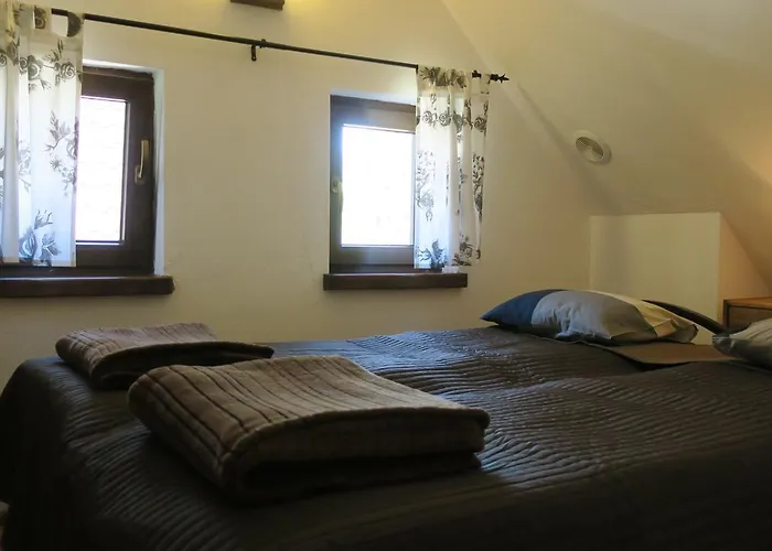 Osada Pod Czerwonym Debem - Czarny Mlyn